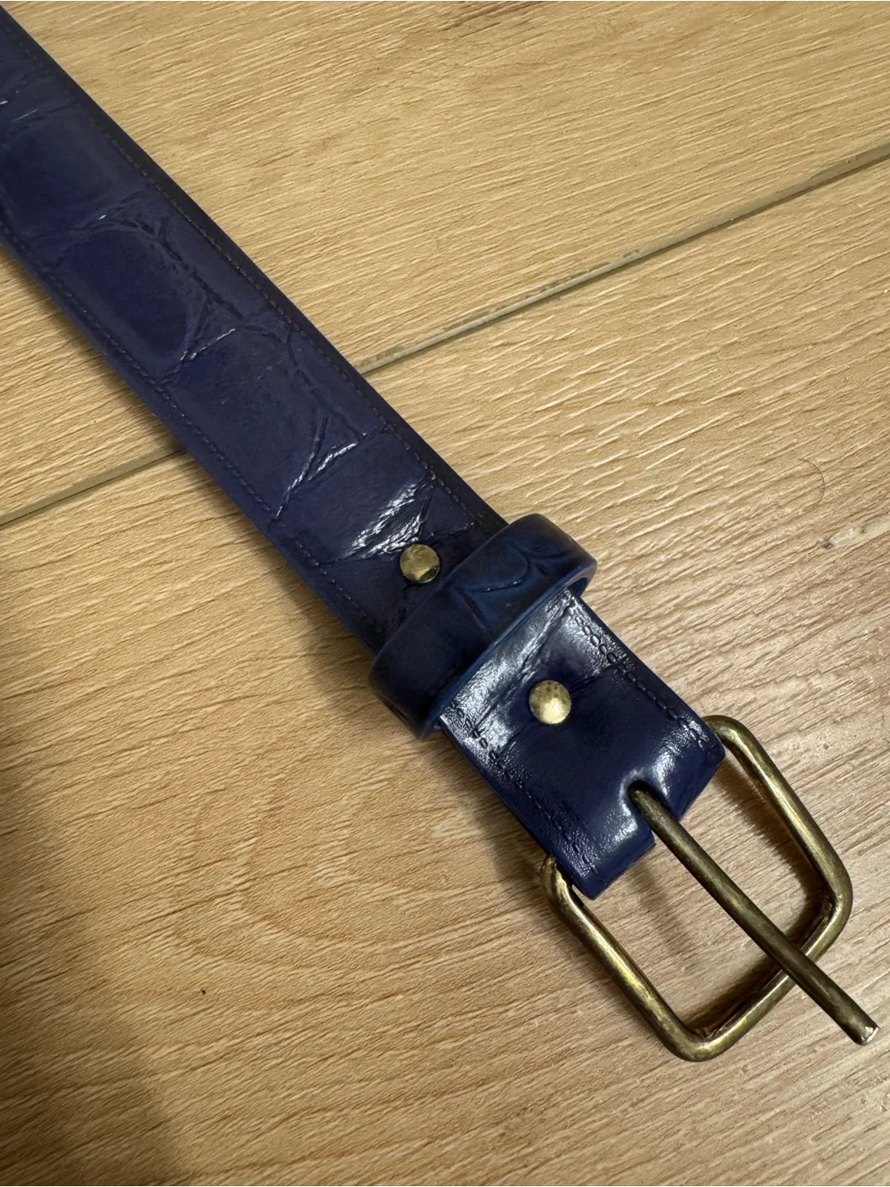 ✨💙VTG Women’s 80’s Blue Leather Croc-Embossed Gold Buckle Minimalist Belt
